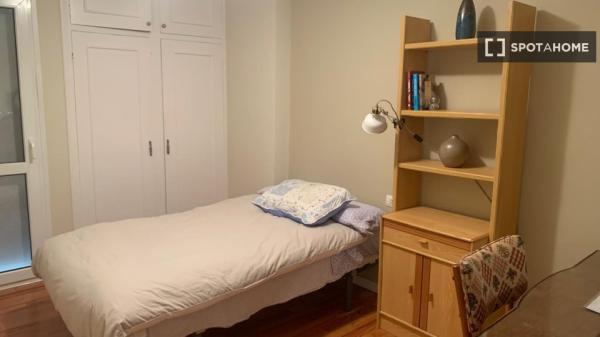 Se alquila habitación en piso compartido en Markina-Xemein