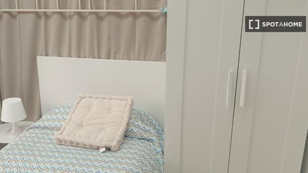 Se alquila habitación en piso compartido en Valencia