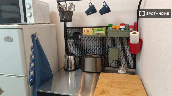 Se alquila habitación en piso compartido en Valencia