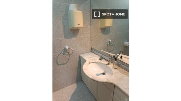 Se alquila habitación en piso compartido en Valencia