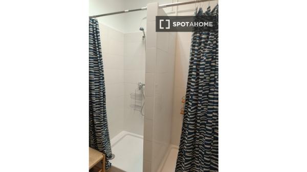 Se alquila habitación en piso compartido en Valencia