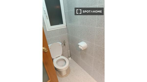 Se alquila habitación en piso compartido en Valencia