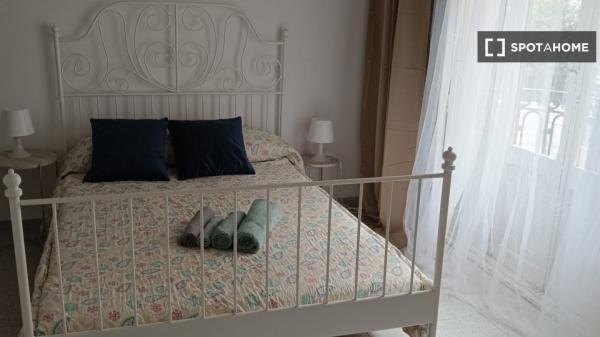 Se alquila habitación en piso compartido en Valencia