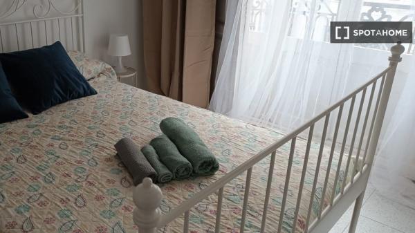 Se alquila habitación en piso compartido en Valencia