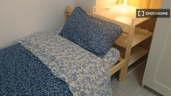 Se alquila habitación en piso compartido en Valencia