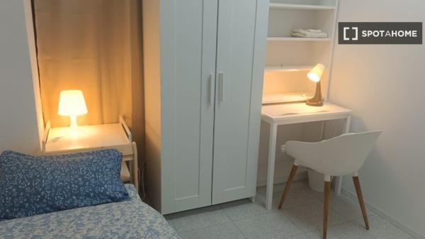 Se alquila habitación en piso compartido en Valencia