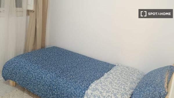 Se alquila habitación en piso compartido en Valencia