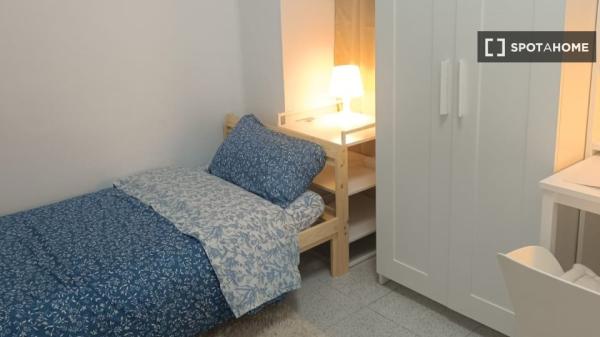 Se alquila habitación en piso compartido en Valencia