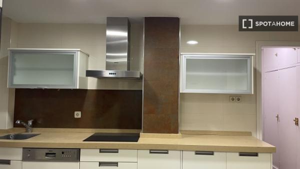 Habitación en piso compartido en madrid.