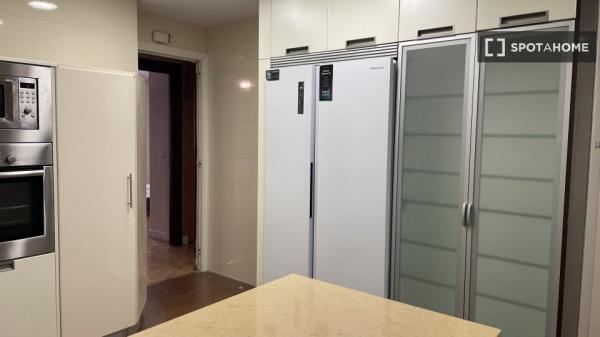 Habitación en piso compartido en madrid.