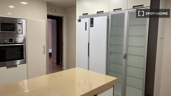 Habitación en piso compartido en madrid.