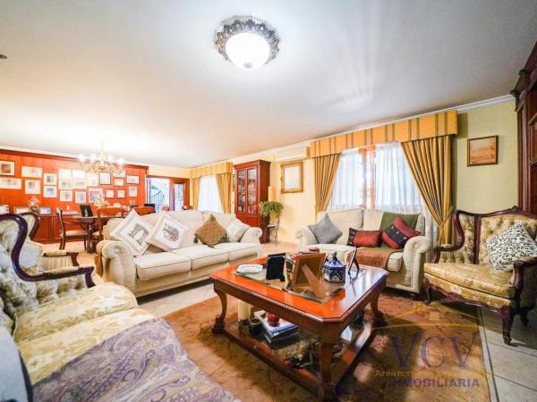 Casa independiente en avenida Albufereta