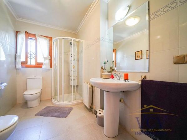 Casa independiente en avenida Albufereta