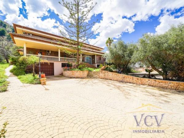 Casa independiente en avenida Albufereta