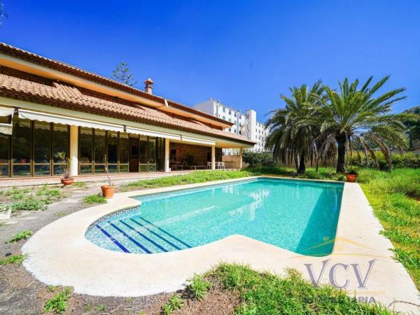 Casa independiente en avenida Albufereta