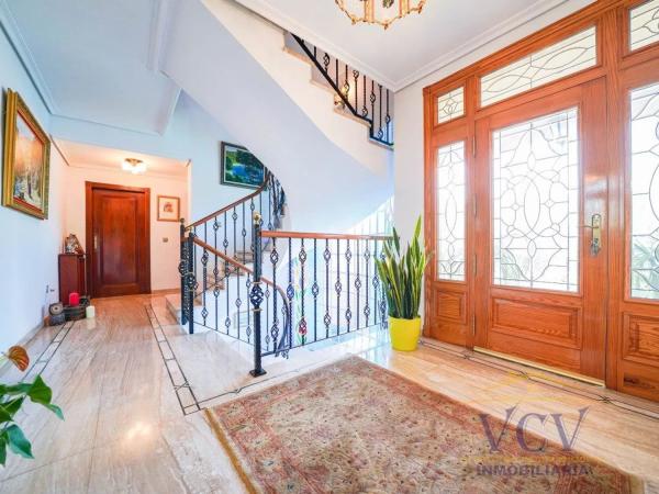 Casa independiente en avenida Albufereta