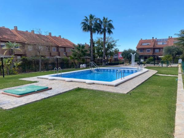 Chalet adosado en calle Economista German Bernacer, 39