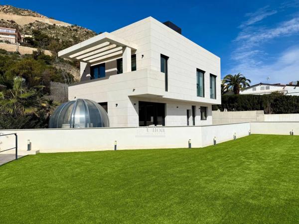 Casa independiente en avenida Albufereta