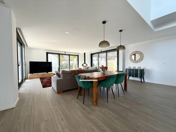 Casa independiente en avenida Albufereta