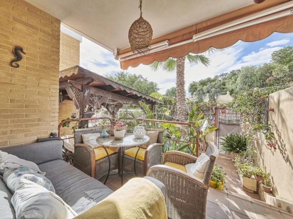 Chalet adosado en calle Océano, 28