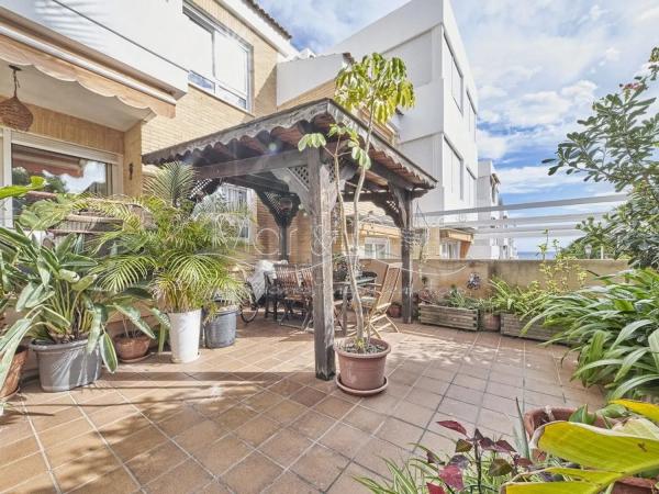 Chalet adosado en calle Océano, 28