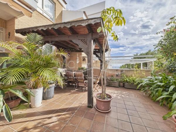 Chalet adosado en calle Océano, 28