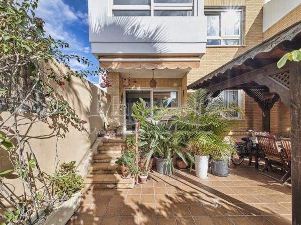 Chalet adosado en calle Océano, 28