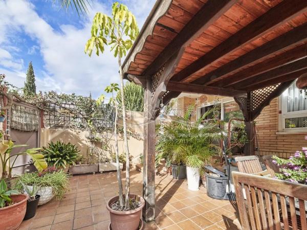 Chalet adosado en calle Océano, 28