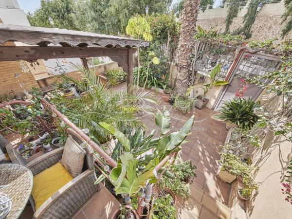 Chalet adosado en calle Océano, 28