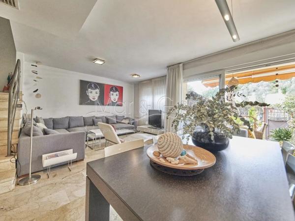 Chalet adosado en calle Océano, 28