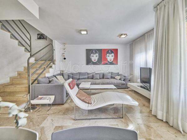 Chalet adosado en calle Océano, 28