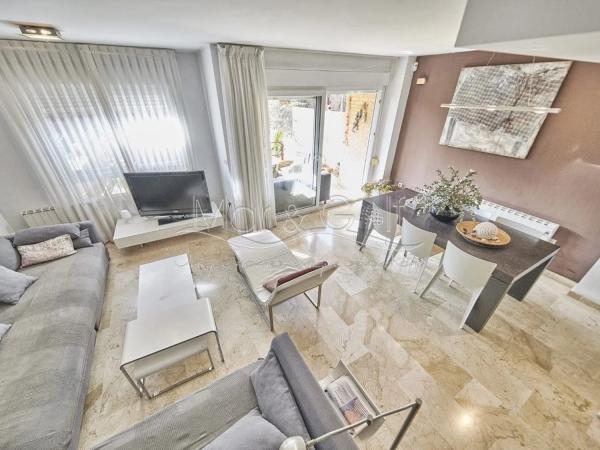 Chalet adosado en calle Océano, 28