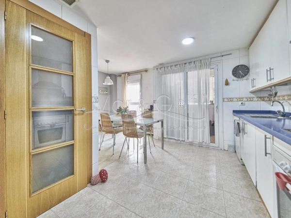 Chalet adosado en calle Océano, 28