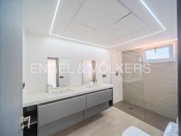 Chalet pareado en calle del Farmacéutico Ángel Establier