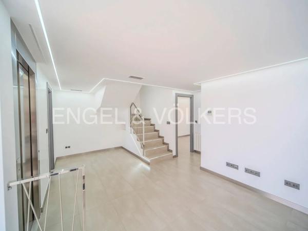 Chalet pareado en calle del Farmacéutico Ángel Establier