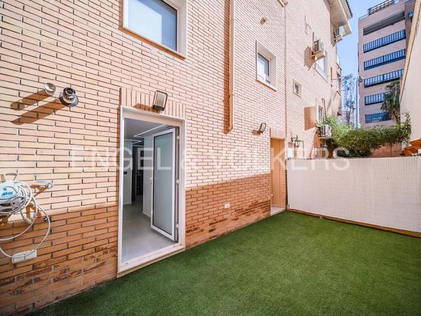 Chalet pareado en calle del Farmacéutico Ángel Establier