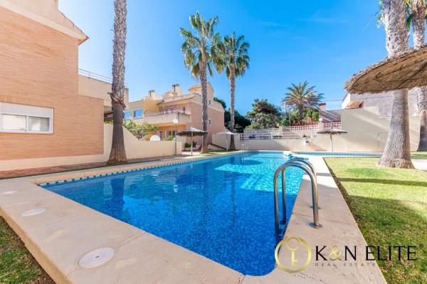 Chalet pareado en calle de la Cherna