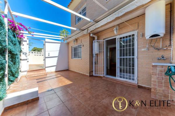 Chalet pareado en calle de la Cherna