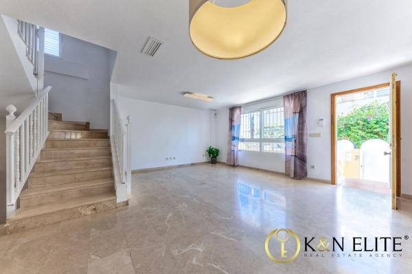 Chalet pareado en calle de la Cherna