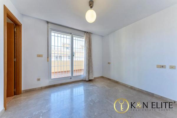 Chalet pareado en calle de la Cherna