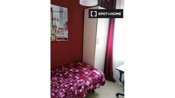 Zimmer in 6-Zimmer-Wohnung in Alcalá de Henares, Madrid