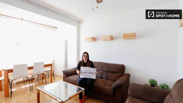 Amplio apartamento de 3 dormitorios en alquiler en Aluche, Madrid