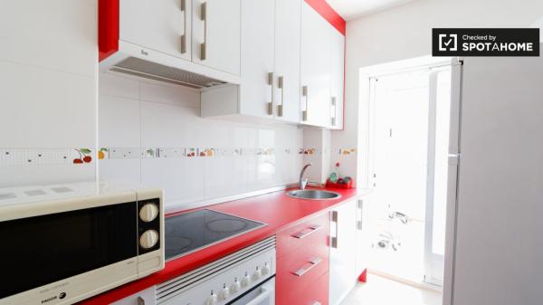 Amplio apartamento de 3 dormitorios en alquiler en Aluche, Madrid