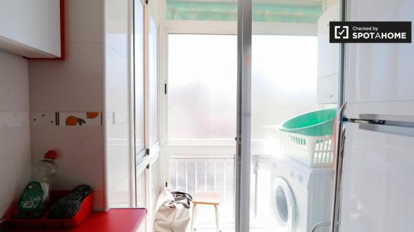 Amplio apartamento de 3 dormitorios en alquiler en Aluche, Madrid