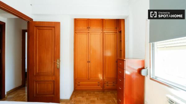 Amplio apartamento de 3 dormitorios en alquiler en Aluche, Madrid