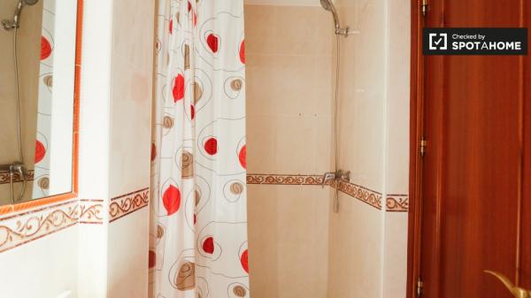 Amplio apartamento de 3 dormitorios en alquiler en Aluche, Madrid