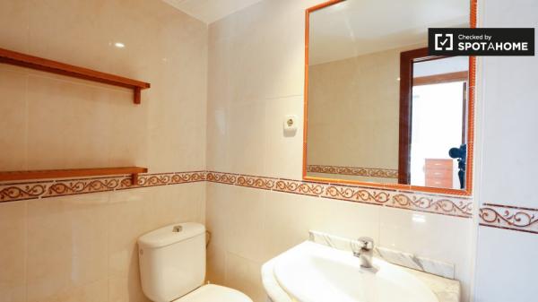 Amplio apartamento de 3 dormitorios en alquiler en Aluche, Madrid