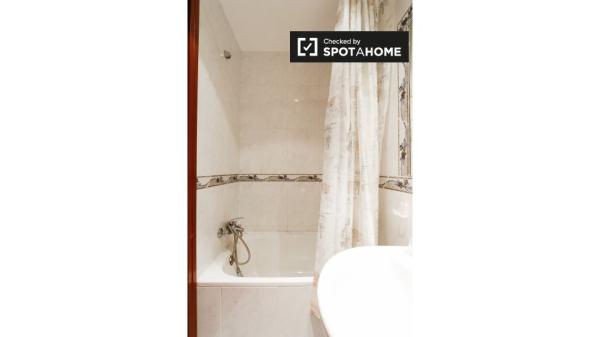 Amplio apartamento de 3 dormitorios en alquiler en Aluche, Madrid