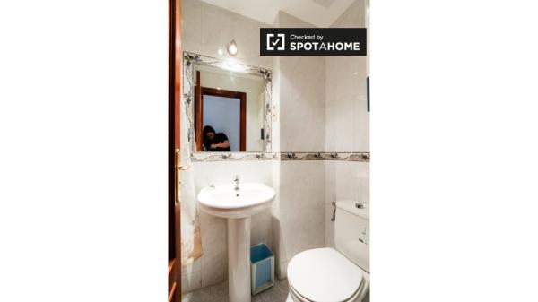 Amplio apartamento de 3 dormitorios en alquiler en Aluche, Madrid