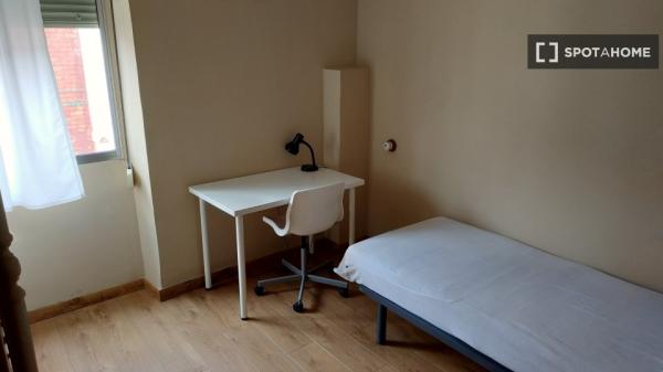 Apartamento entero de 3 dormitorios en Sevilla